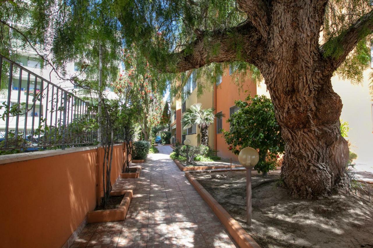 Giardini E Mare Bed and Breakfast Quartu Sant'Elena Eksteriør billede
